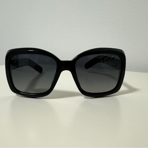Authentic almost brand new CHANEL sunglasses - Picture 9 of 11